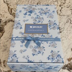 The Stanley x LoveShackFancy Quencher | 40 OZ - Everblooming Rosettes